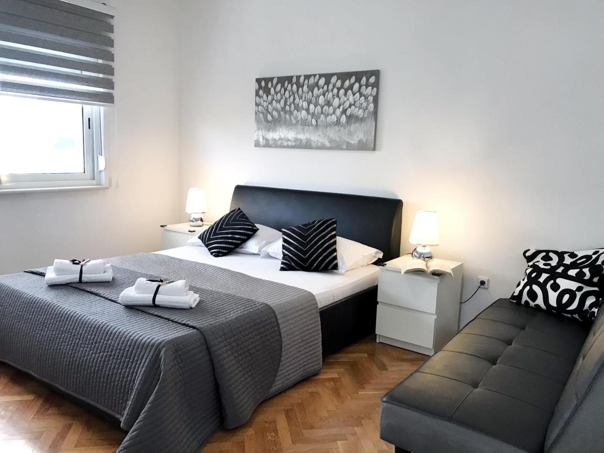 Apartments Robert Kaštela エクステリア 写真