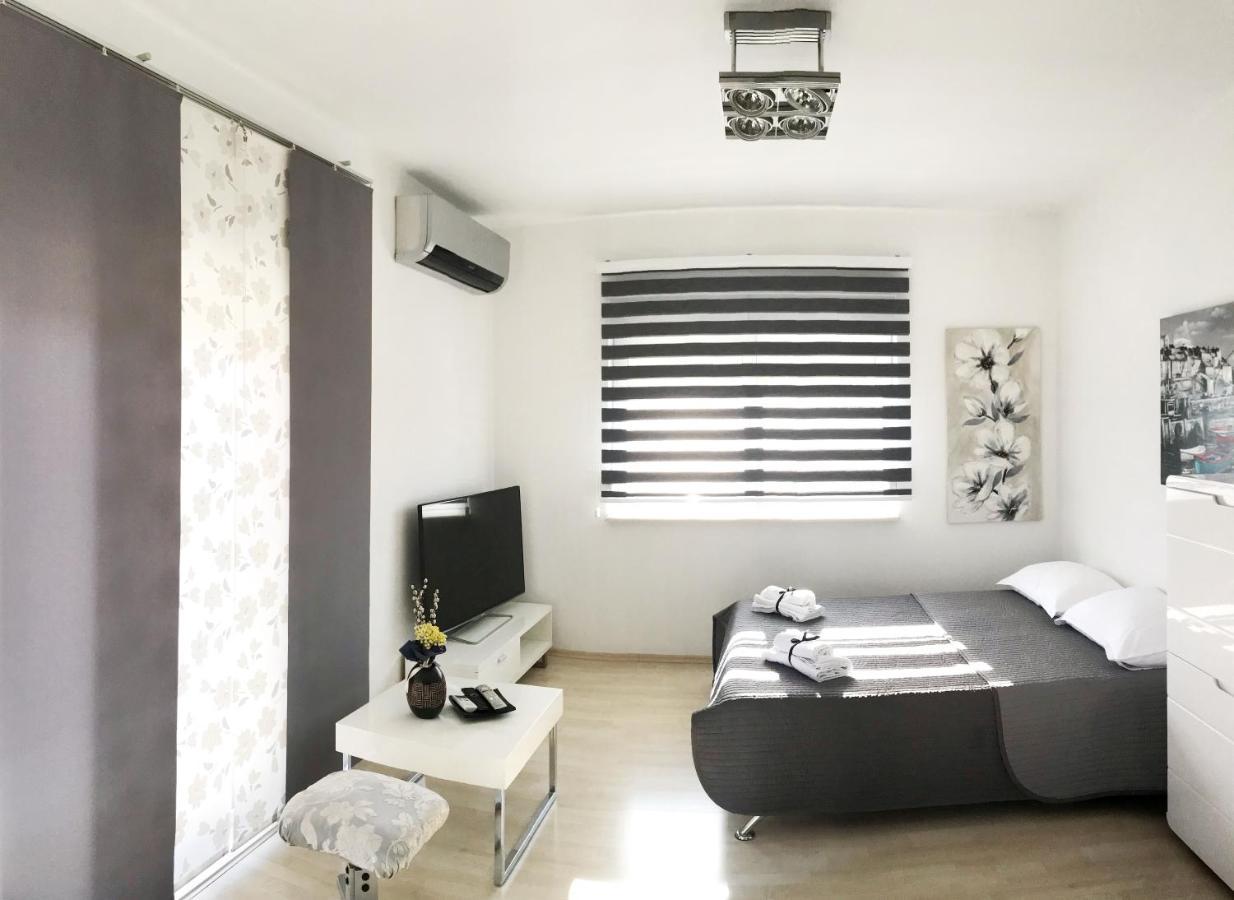 Apartments Robert Kaštela エクステリア 写真