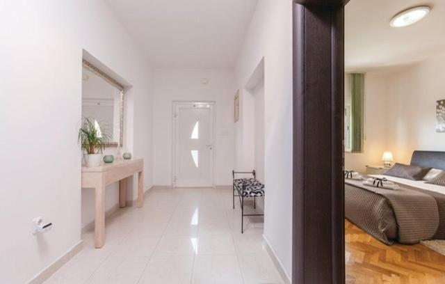 Apartments Robert Kaštela エクステリア 写真